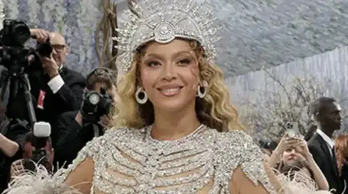 Met Gala sahnesindeki o detay herkesi şaşırttı: Sıla’nın kıyafeti dünya yıldızına ilham mı oldu?
