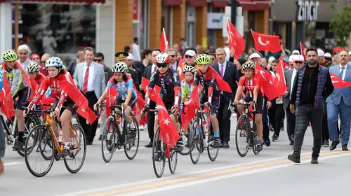 İzmir trafiğinde 19 Mayıs düzenlemesi: Bayram coşkusuna gölge düşmemesi için kritik uyarı