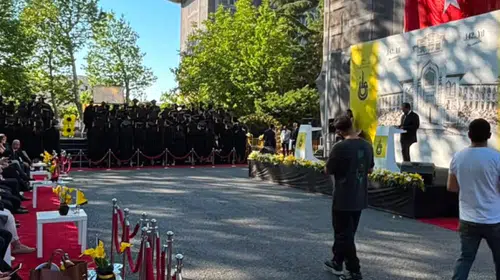 İstanbul Erkek Lisesi'nde diplomalar havada kaldı: Mezuniyet töreninde gergin anlar