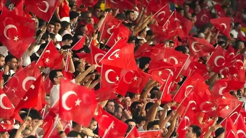 Milli heyecan sokaklara taşıyor: Dünya Kupası coşkusu dev ekranlarda yaşanacak