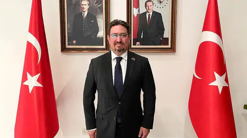Venezuela'da korku dolu anlar: Büyükelçi Karamanoğlu'ndan Türk vatandaşları için kritik açıklama