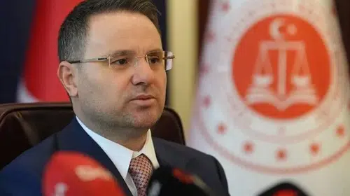 Tatilcilerin ve yolcuların imdadına yetişti: Antalya Havalimanı’nda adalet mesaiye başladı