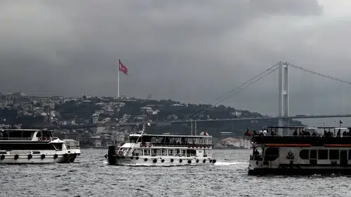 İstanbul semalarında alarm: Meteoroloji radarları sağanak yağışa işaret etti