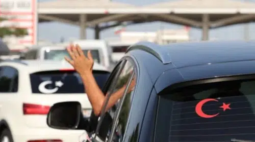 Gurbetçilere müjdeli haber: Yabancı plakalı araçlarda direksiyon başına geçmek kolaylaştı