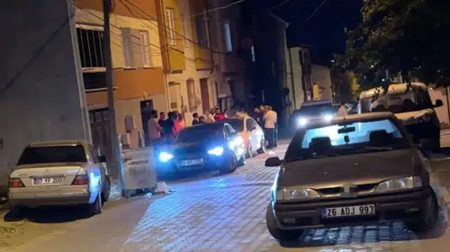 Eskişehir’de sokak ortasında vahşet: Müdahaleye giden polis memuru da yaralandı