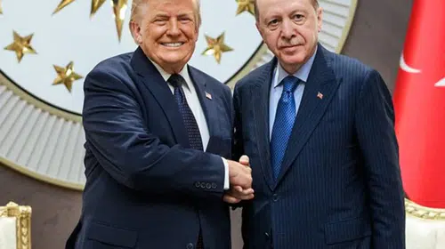 Ankara Zirvesi'nden dünyaya yansıyan kritik kare: Trump ve Erdoğan'ın samimi tokalaşması gündem oldu