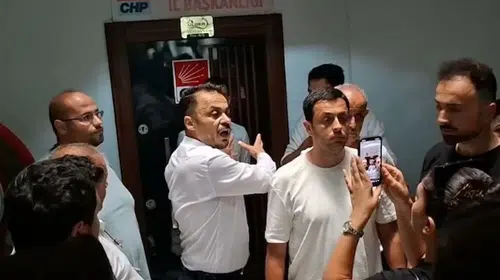Osmaniye'de kriz: CHP il binasının kapısı çilingirle açıldı