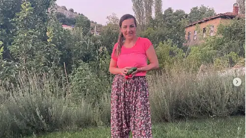 Burcu Kara'nın Taş Fırın Keyfi: İznik'te Geleneksel Ekmek Pişirdi