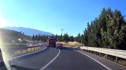 Safranbolu'da kamyonu sollayan sürücü kafa kafaya çarpışmaktan son anda döndü