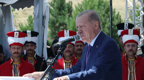 Cumhurbaşkanı Erdoğan, Malazgirt Zaferi'nin 955. yılında Ahlat'ta vatandaşlarla bir araya geldi
