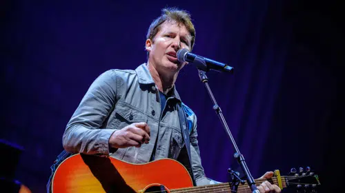 James Blunt, Hayden Panettiere'nin anılarındaki gizemli isim olduğu iddialarına dolaylı yanıt verdi