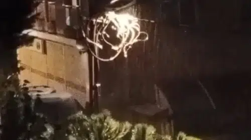 İstanbul'da gece boyunca süren sağanak: Ümraniye'de şimşekler gökyüzünü aydınlattı