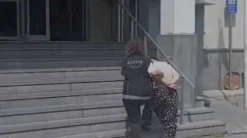 Kayseri'de 33 yıl hapis cezasıyla aranan kadın, adresine düzenlenen operasyonla yakalandı