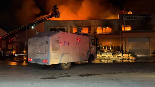 Eskişehir'de sanayi sitesinde büyük yangın: TOMA'lar söndürme çalışmalarına katıldı