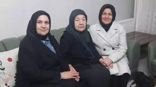 AK Parti Kadın Kolları Üyesi Sabriye Yılmaz, Kıbrıs Gazisi Halil Tuna'nın Ailesini Ziyaret Etti