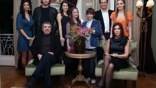 Ekranların unutulmaz klasiği Aşk-ı Memnu: Karakterler hayal ürünü mü yoksa tarihin tozlu sayfalarından mı?