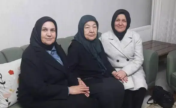 AK Parti Kadın Kolları Üyesi Sabriye Yılmaz, Kıbrıs Gazisi Halil Tuna'nın Ailesini Ziyaret Etti