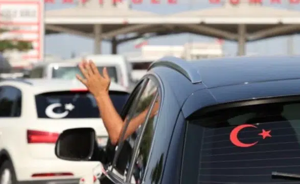 Gurbetçilere müjdeli haber: Yabancı plakalı araçlarda direksiyon başına geçmek kolaylaştı
