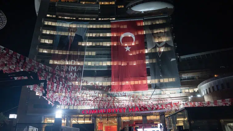 Kılıçdaroğlu'ndan dikkat çeken dönüş: Genel Merkez bayramlaşma törenine kilitlendi