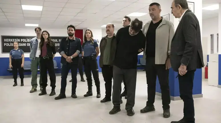 Arka Sokaklar Zirvede Kalmaya Devam Ediyor