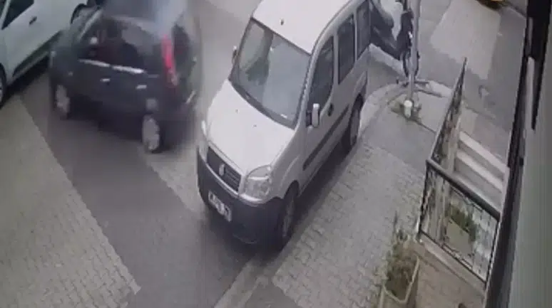 Ataşehir'de Oto Galeri Kurşunlandı, 2 Kişi Yaralandı