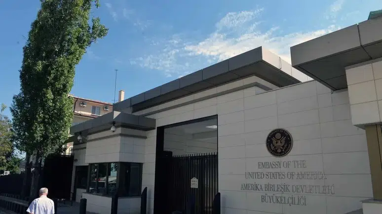ABD'de Bütçe Krizi Ankara Büyükelçiliğine Sıçradı: Pasaport ve Vize İşlemleri Devam Edecek mi?