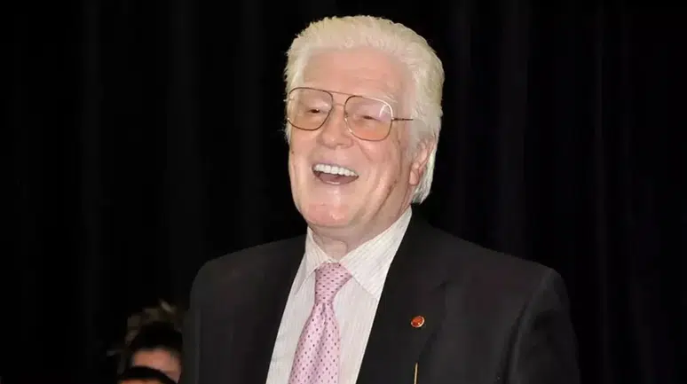 İzzet Günay Kimdir?