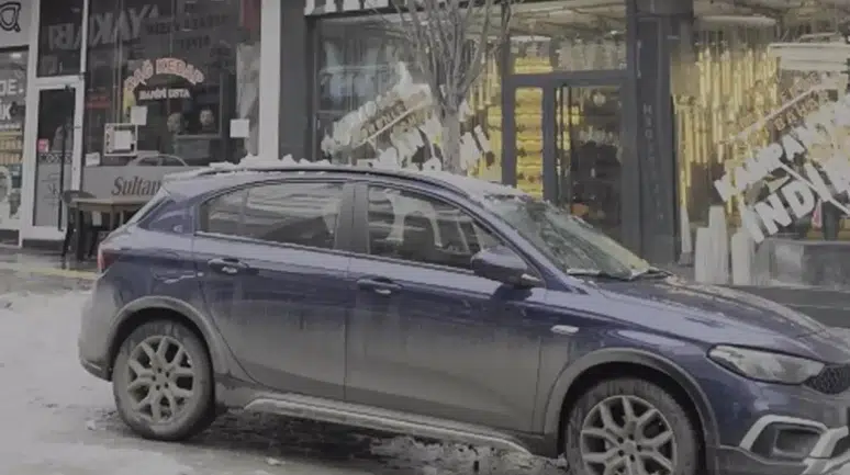 Kar Kütlesi Düşmesi: Bir Yaralı, Bir Araç Hasar Gördü