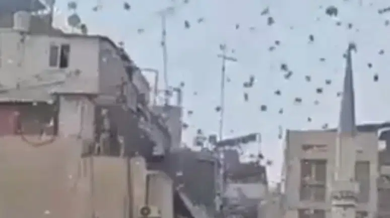 İsrail, Lübnan'ın Dahiye Mahallesine Hava Yoluyla Broşürler Bıraktı: Hizbullah'ı Silahsızlandırma Çağrısı