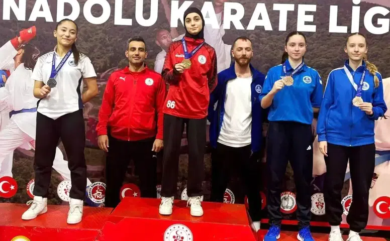 Körfezli Karateciler Anadolu Karate Ligi Finalleri'nden 14 Madalyayla Döndü