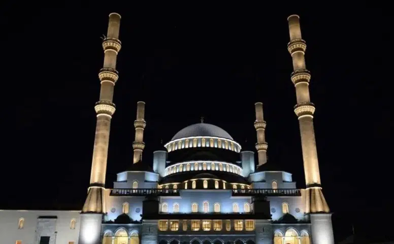 Adana'da Akşam Ezanı Ne Zaman Okunacak? 2 Şubat 2026 Akşam Ezanı Saati