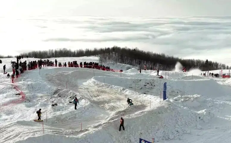 Rize'de Adrenalin Dolu Kar Motosikleti Şampiyonası