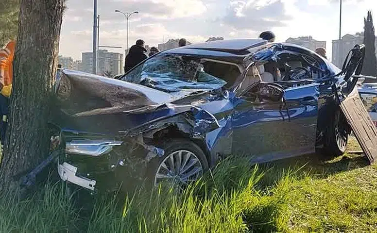 Bayrampaşa’da dehşet anları: Makas atan otomobil ortalığı savaş alanına çevirdi, 7 kişi yaralı