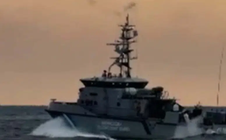 Ege'de gerilim tırmandı: Türk balıkçıların üzerine gelen Yunan botunu Sahil Güvenlik böyle püskürttü