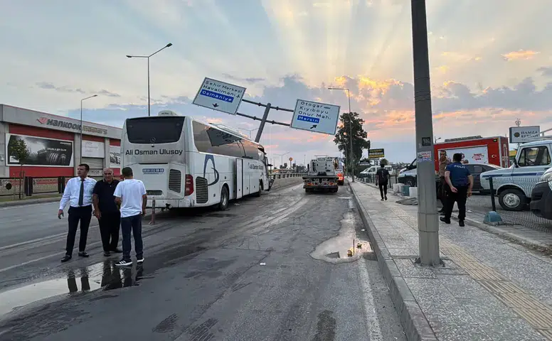 Adana'da dehşet anları: Yolcu otobüsü alt geçit duvarına çarptı